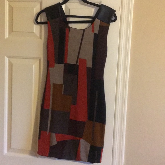 Fun dress - Picture 1 of 3